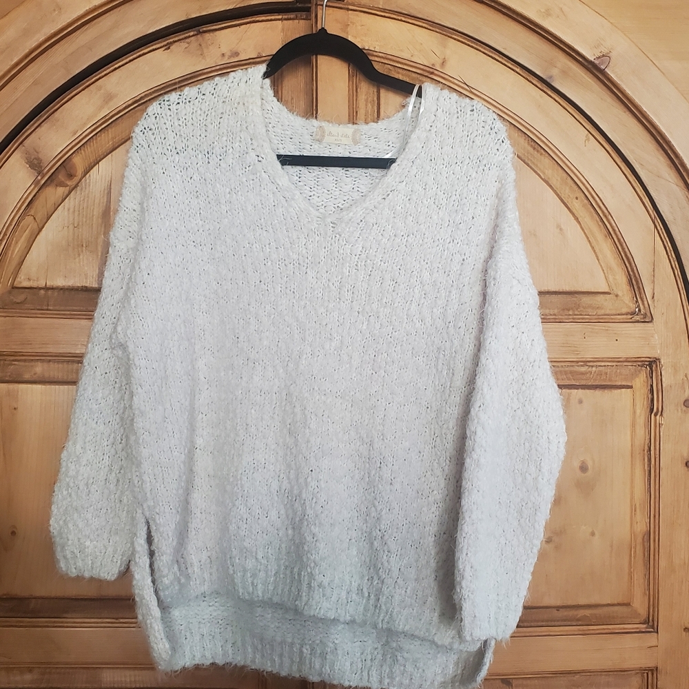 Altar'd State white fuzzy v neck sweater size XS/S